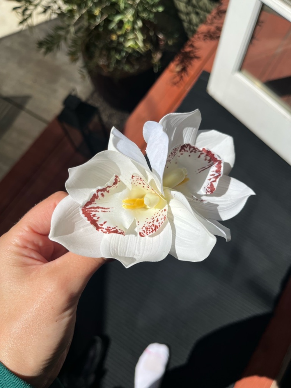 Brand new! Faux orchid hair pin - Picture 5 of 5